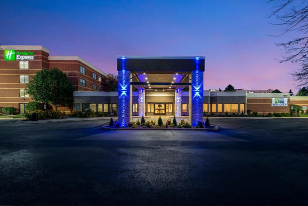 Images Holiday Inn Express Naperville by IHG