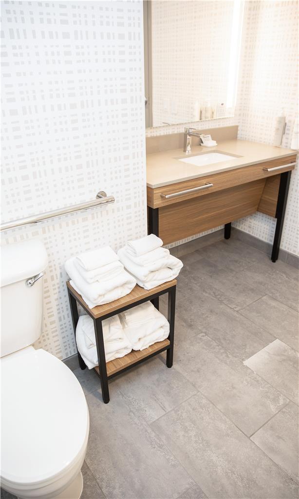 Guest room bath