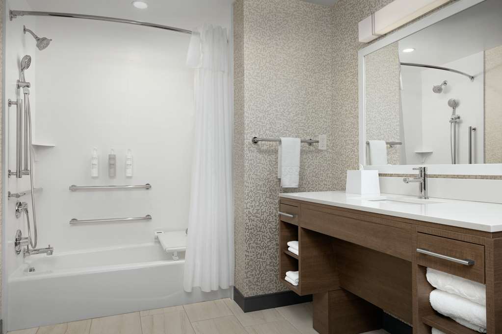 Guest room bath