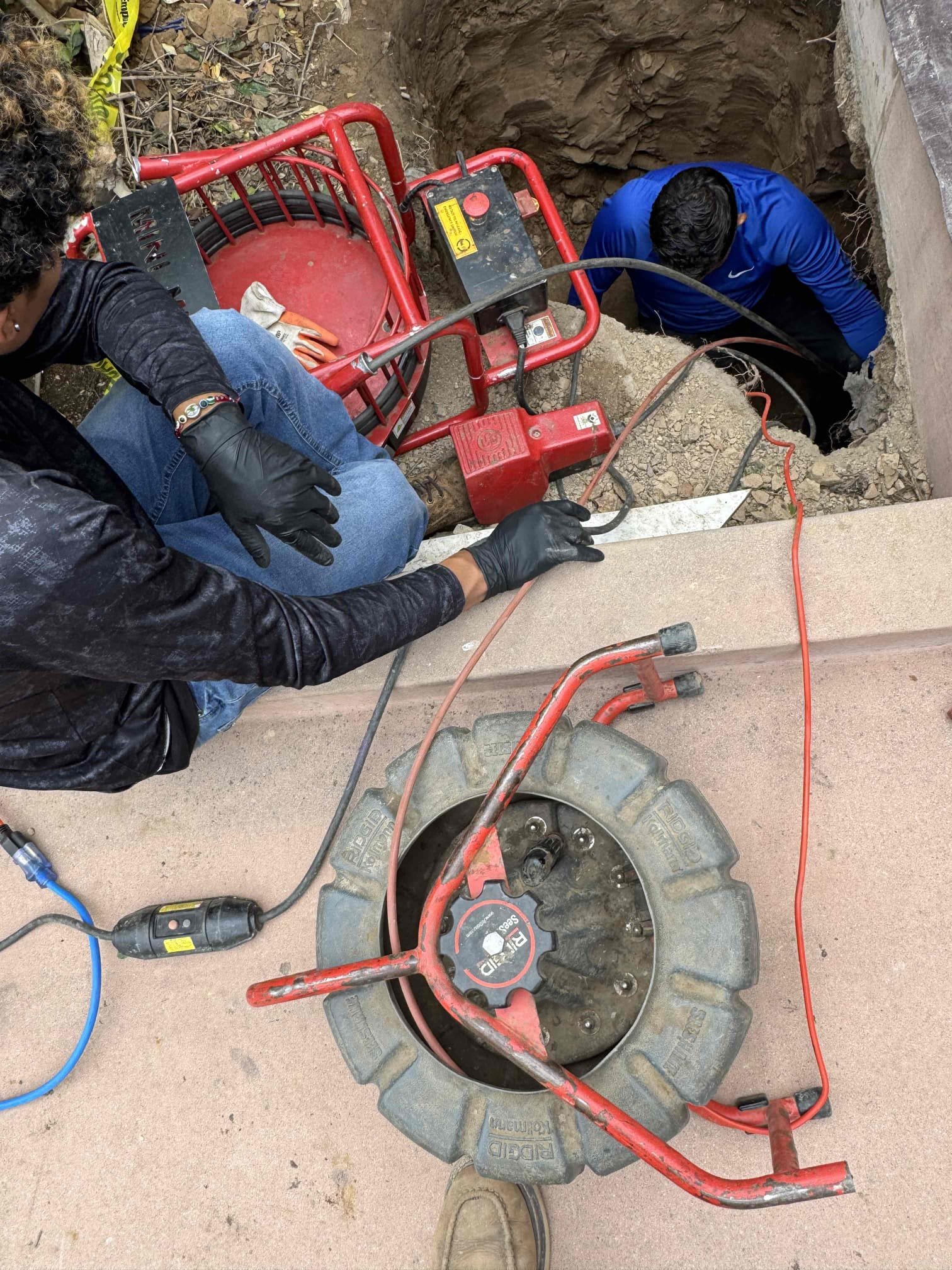 Plumbing Problem? Call Team Rooter , we are available 24/7 - proudly servicing Southern California. 