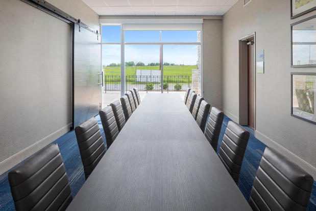 Images Holiday Inn Express & Suites Bourbonnais East - Bradley by IHG