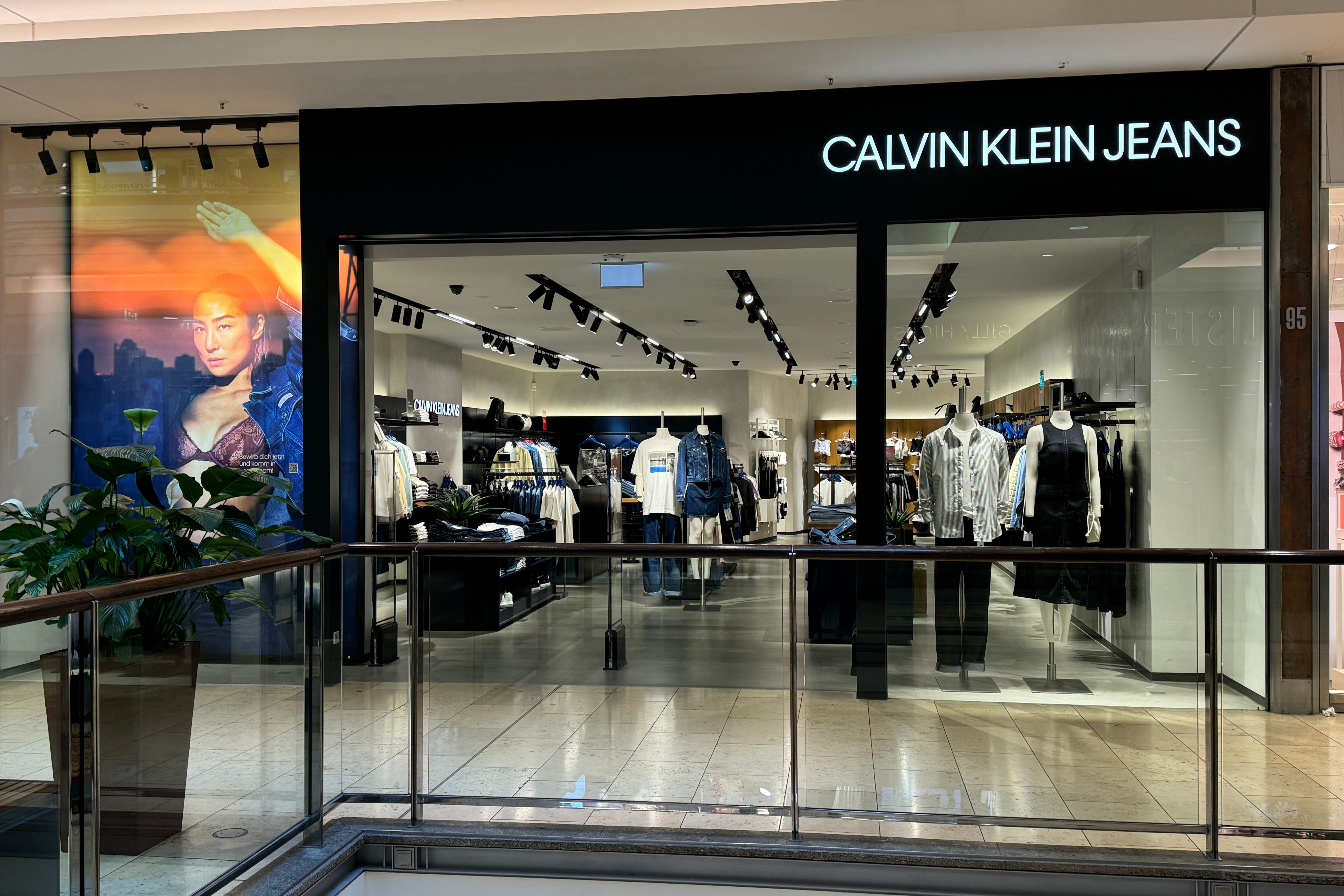 Kundenbild groß 2 Calvin Klein