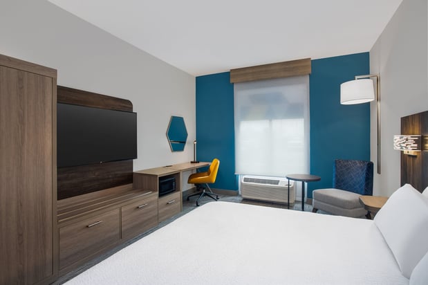 Images Holiday Inn Express & Suites Terre Haute by IHG