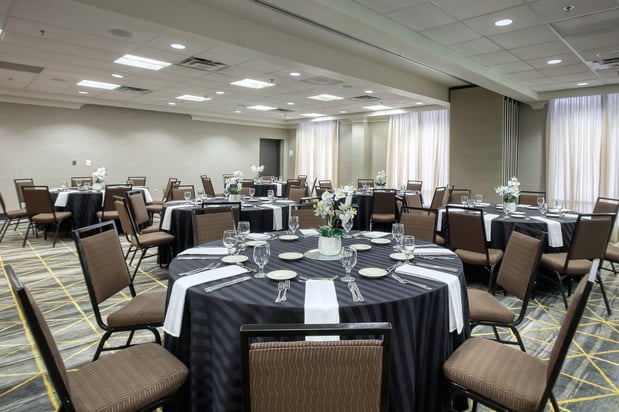 Images Holiday Inn & Suites Atlanta Airport-North by IHG