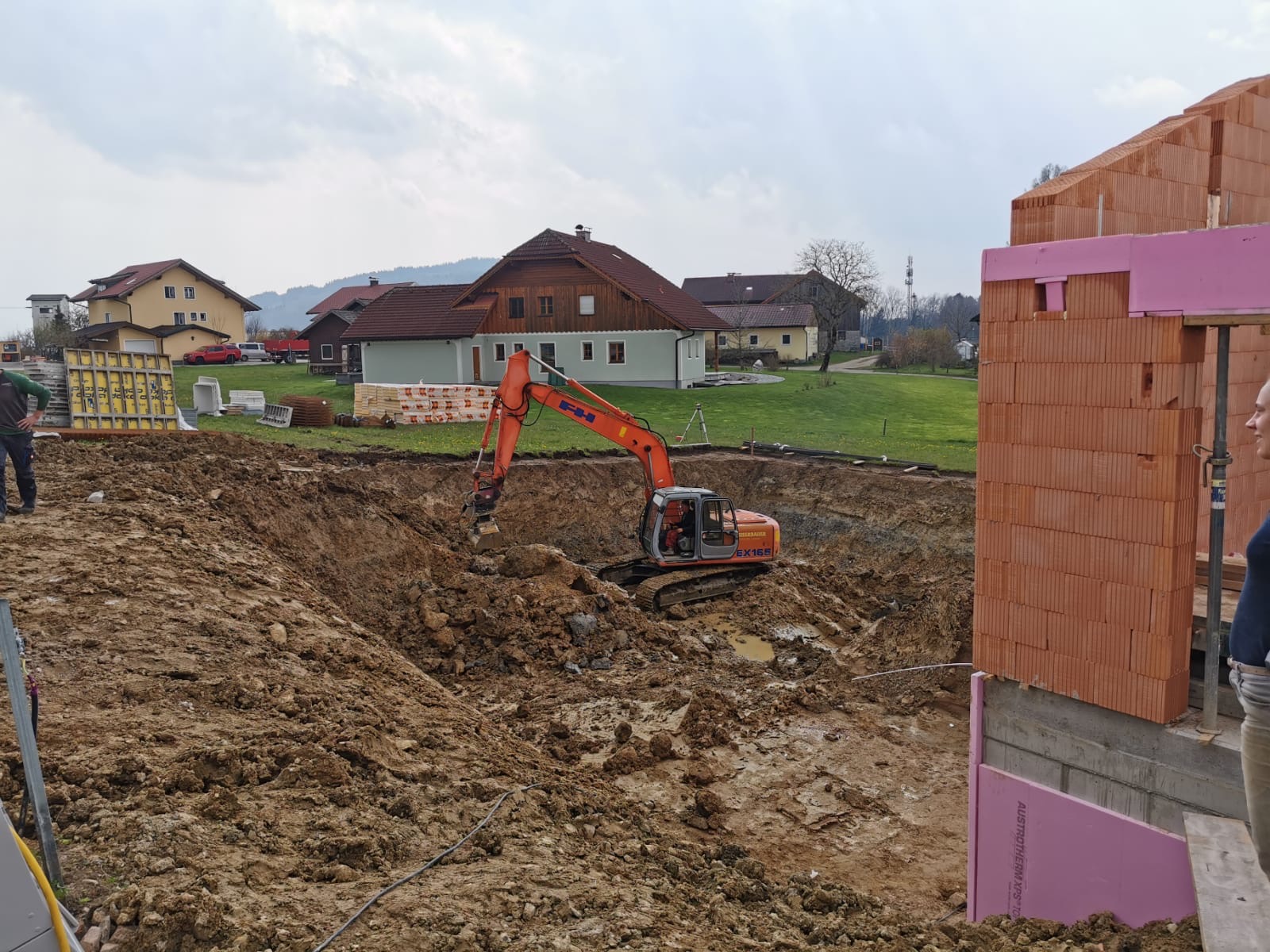Bild 16 von Hauserbauer Transport & Erdbau GmbH