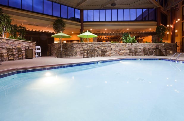Images Holiday Inn Blmgtn Arpt South - Mall Area by IHG