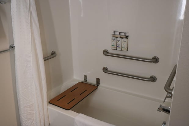 Images Holiday Inn Express & Suites Marquette by IHG