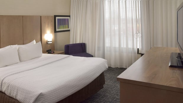 Images Crowne Plaza Cleveland Airport by IHG