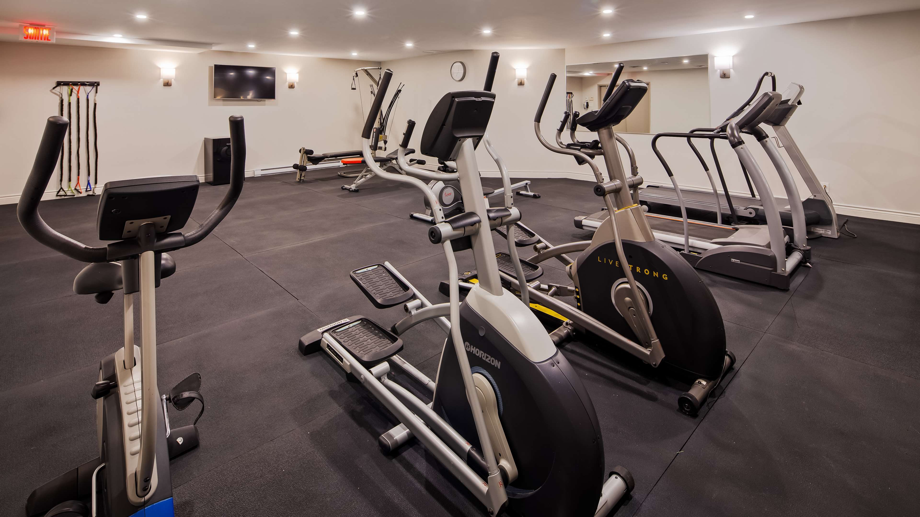 Best Western Plus Montreal East à Montreal: Fitnesss center