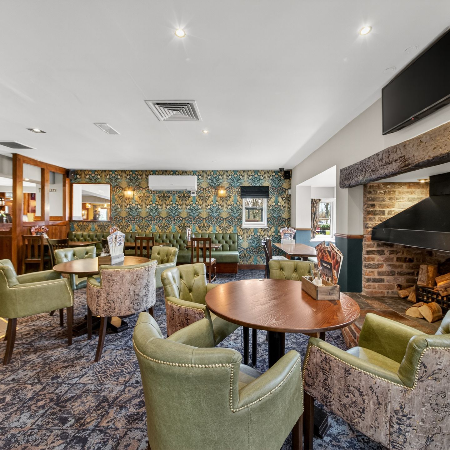 The Maple Tree, Doncaster dining area