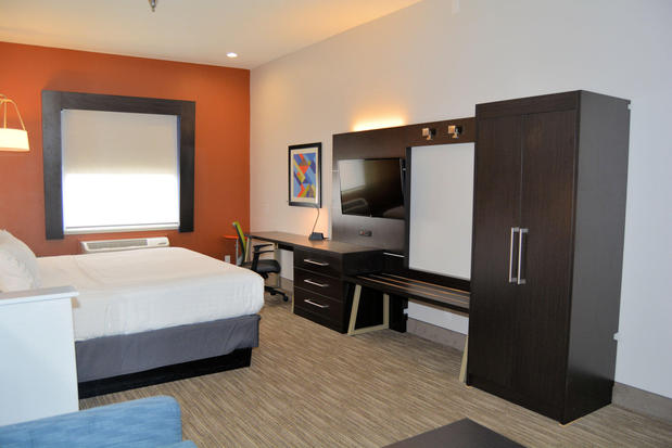 Images Holiday Inn Express & Suites Abilene by IHG