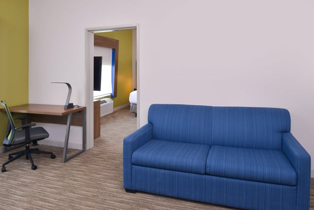 Images Holiday Inn Express & Suites Omaha - 120th And Maple by IHG