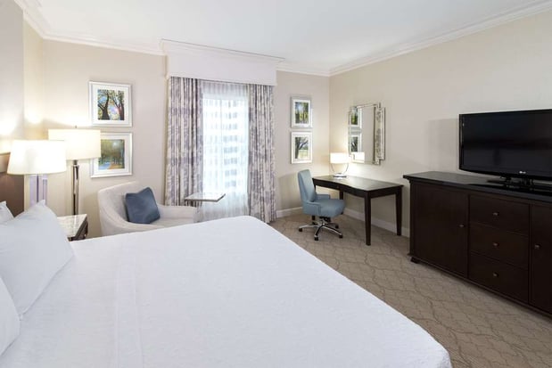 Images Hampton Inn & Suites Charlotte/SouthPark at Phillips Place