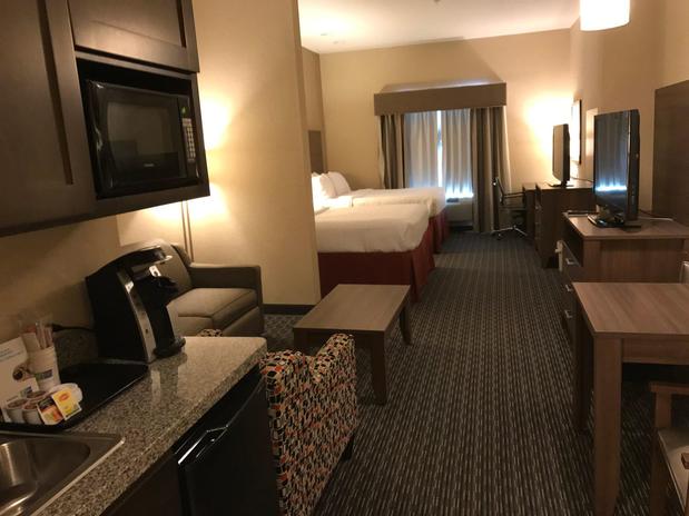 Images Holiday Inn Express & Suites Fredericksburg, an IHG Hotel