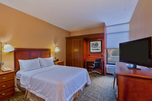 Images Hampton Inn Hendersonville