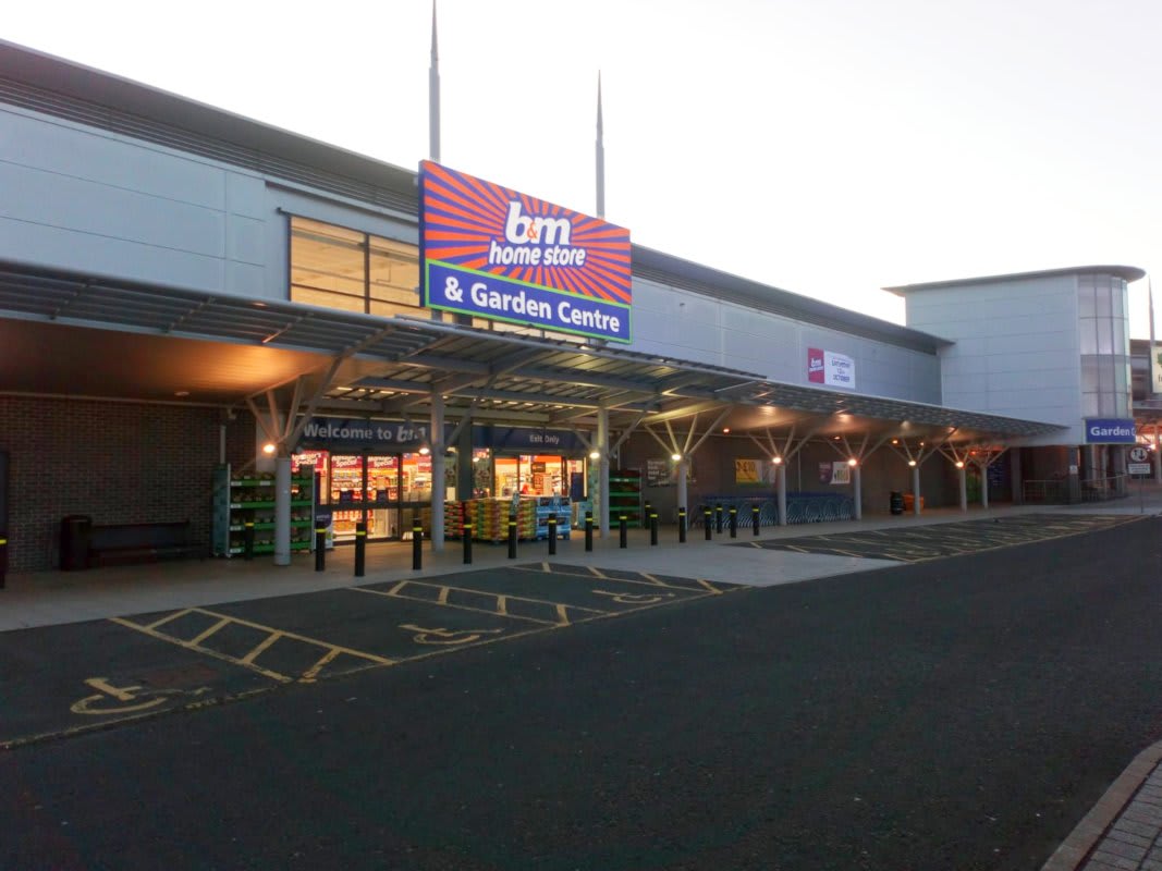 B&M's newest store opened its doors on Saturday (12th October 2019) in Dundee. The B&M Home Store & Garden Centre is located on Kingsway Retail Park, Clepington Road.