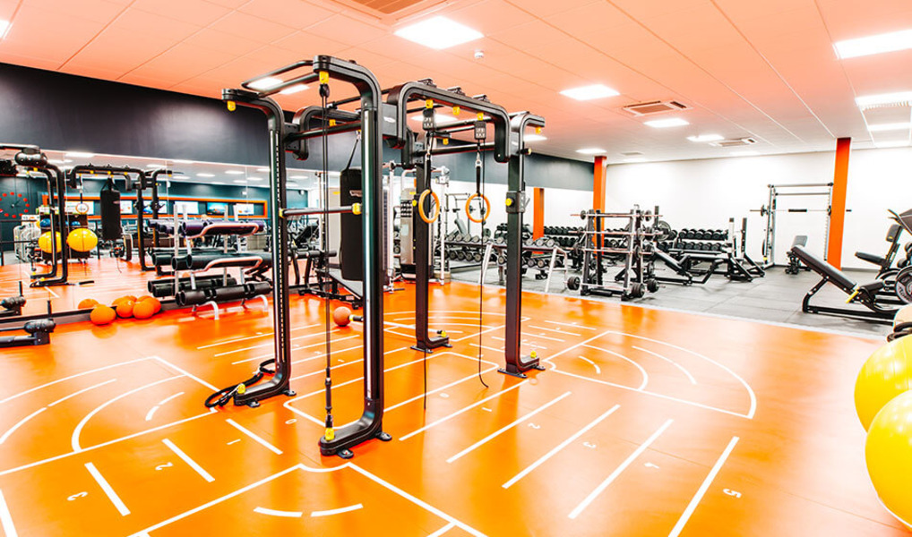 This 60-station gym is packed with all the latest cardio and resistance equipment, as well as coming equipped with a free weights area, so you’re sure to find the right work out for you.