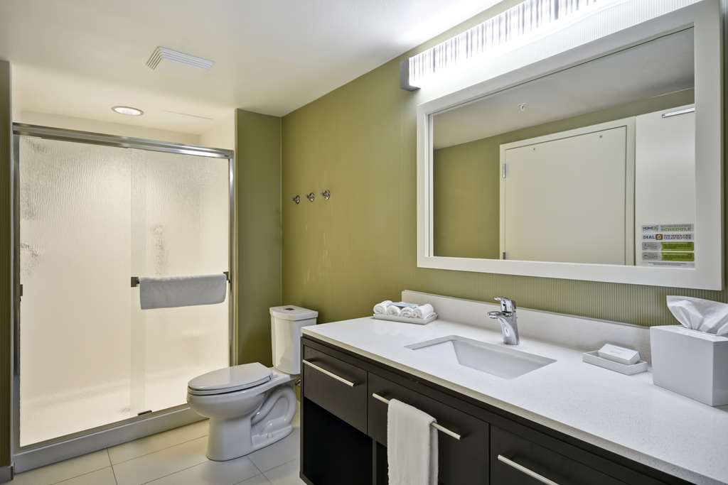 Guest room bath