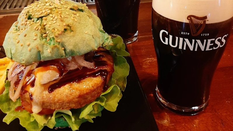 Images Excalibur Burger Pub