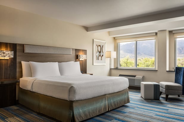 Images Holiday Inn Express & Suites Colorado Springs Central by IHG
