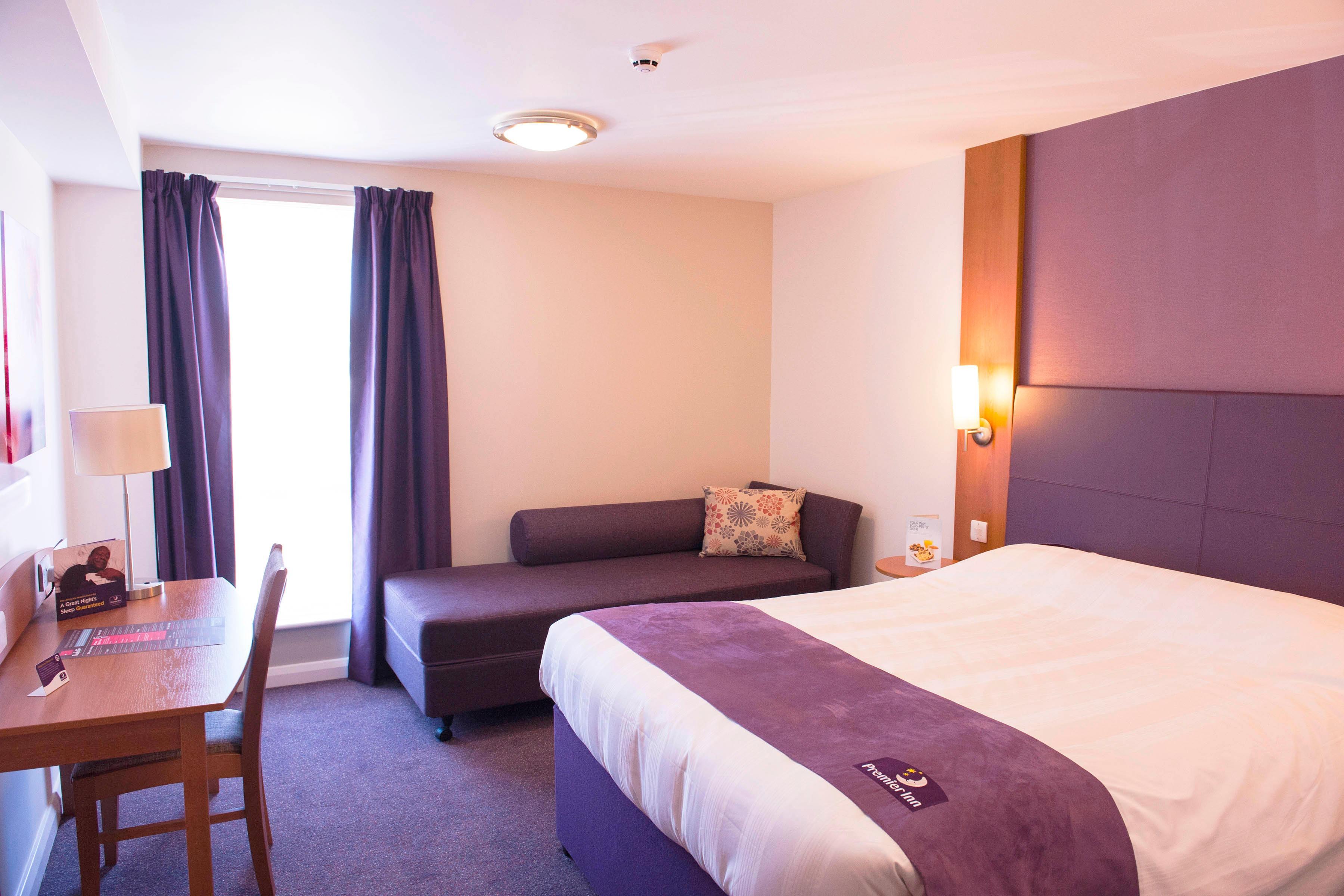 Images Premier Inn Chessington hotel