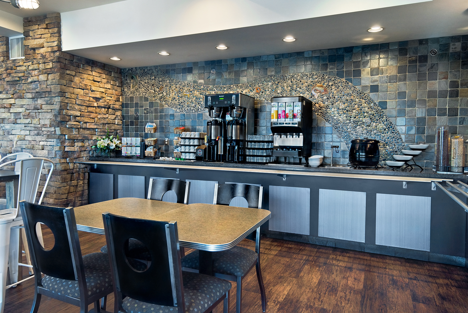 Oxford Suites Silverdale Image