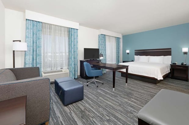 Images Hampton Inn & Suites Childress