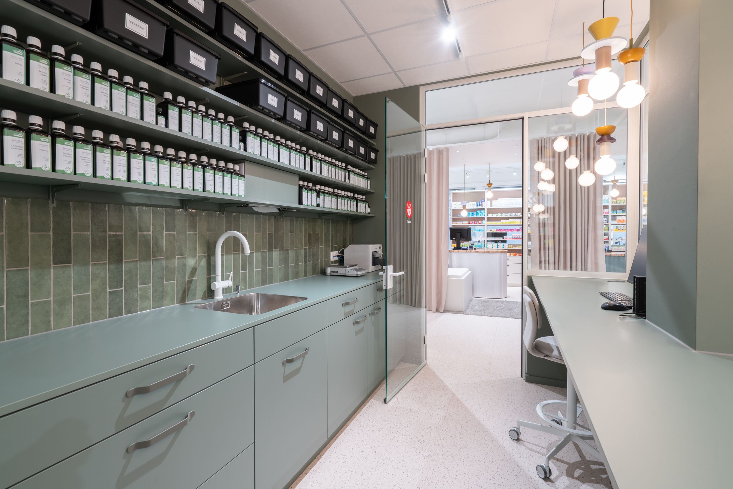 TopPharm Apotheke & Drogerie Brentano, Bruggerstrasse 11B in Wildegg