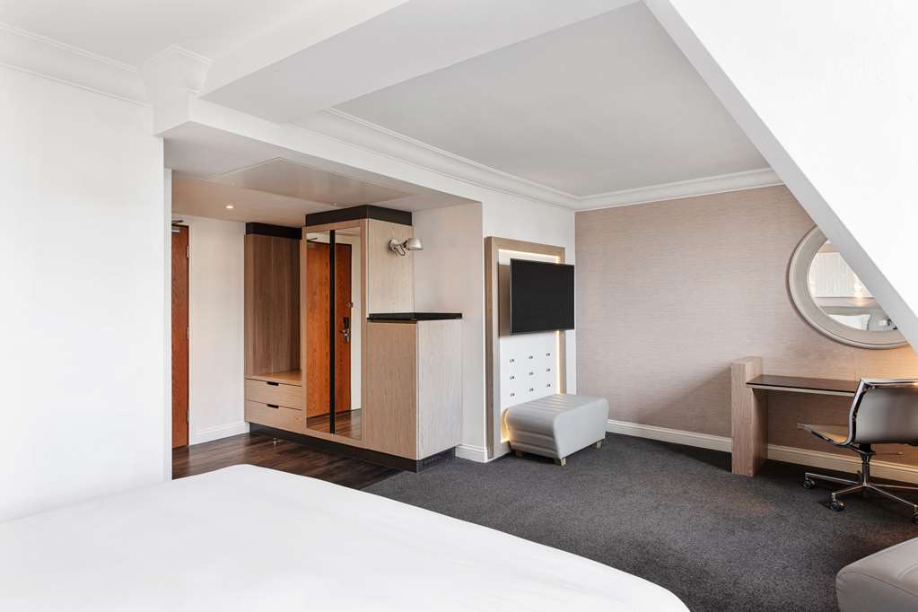 Superior Room Radisson Blu Hotel, Leeds City Centre Leeds 01132 366000