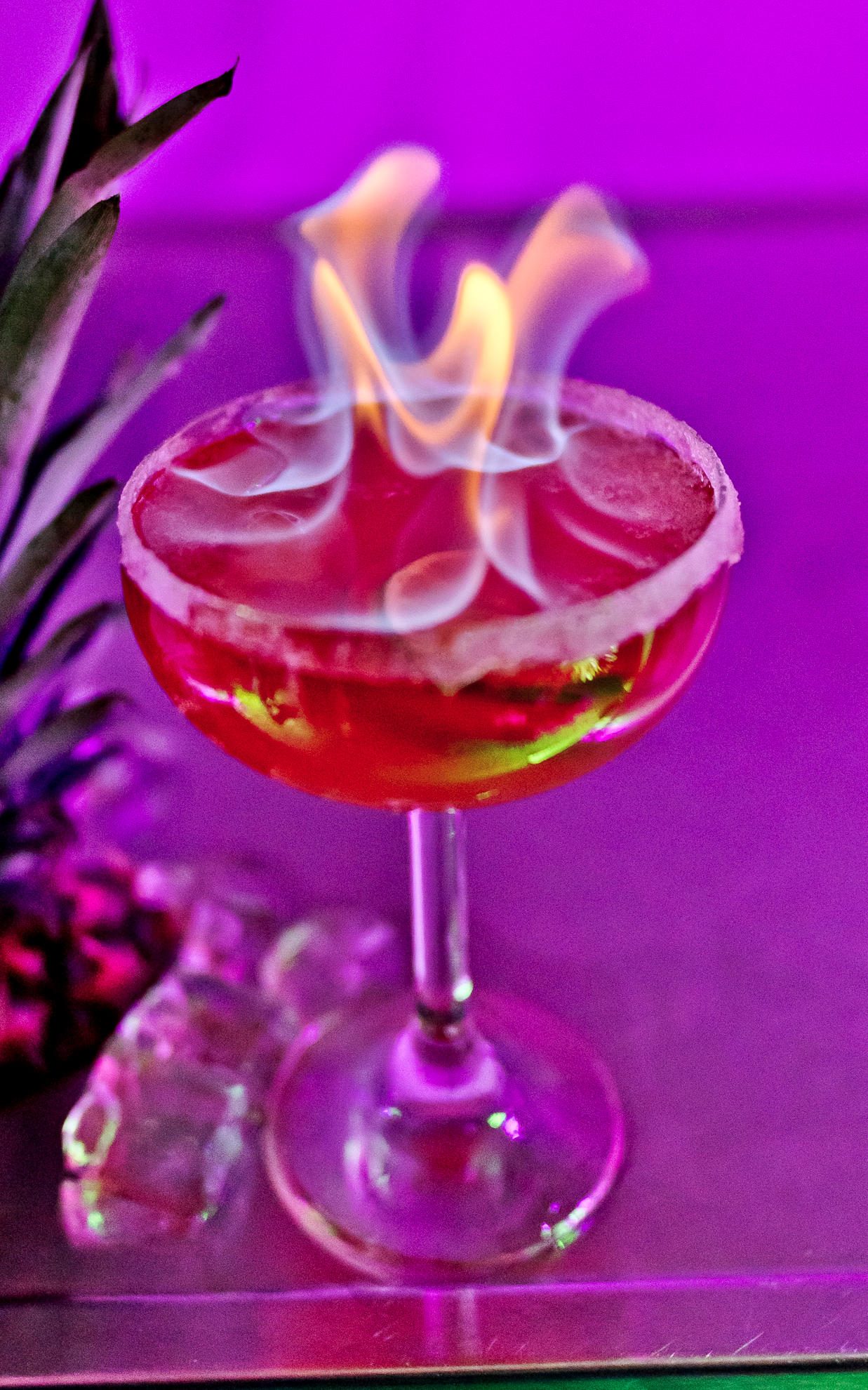 Brennender Cocktail aus dem Behne Events Cocktail - Automat