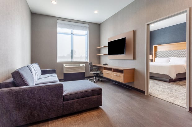 Images Holiday Inn & Suites Cedar Falls-Waterloo Event Ctr by IHG