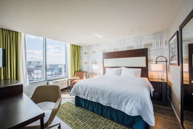 Images Hampton Inn & Suites Washington DC-Navy Yard