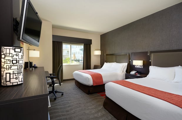 Images Holiday Inn Express & Suites Naples Downtown - 5th Avenue by IHG
