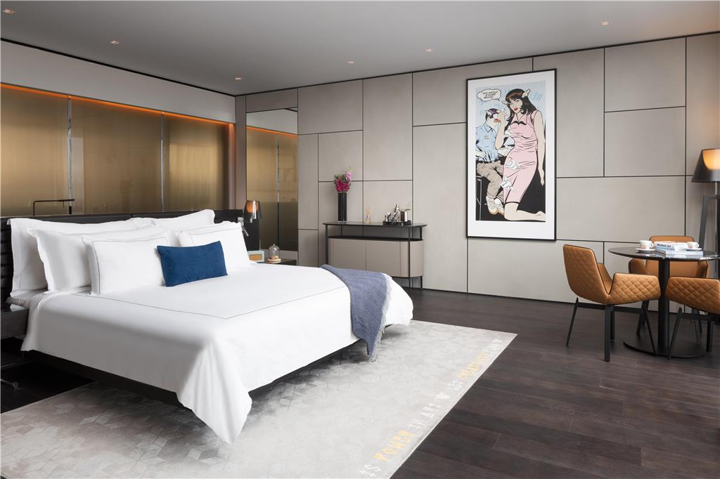 Suite bedroom