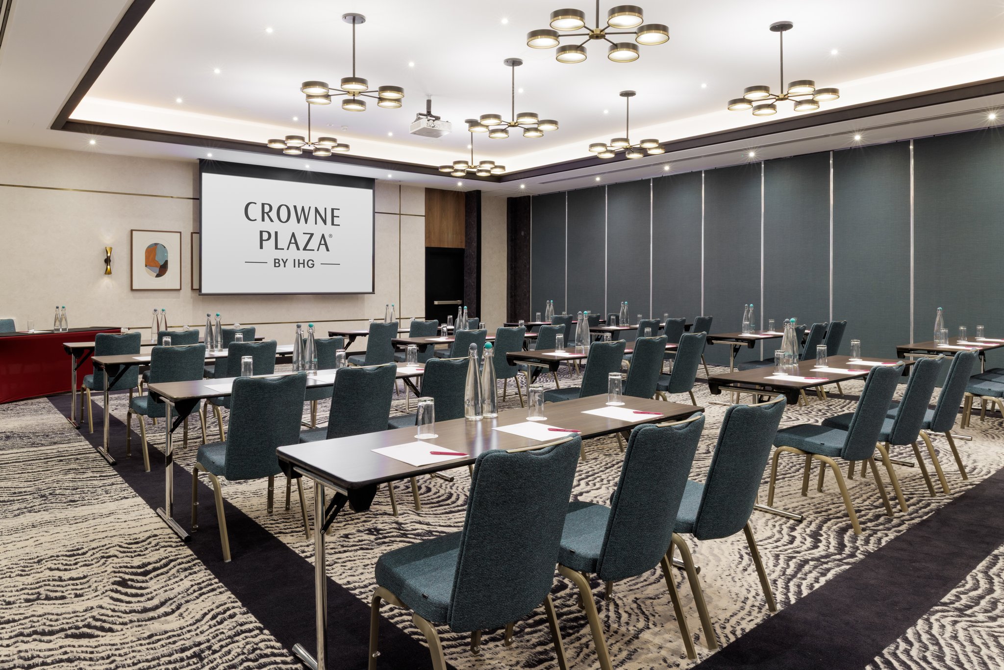 Images Crowne Plaza London - Gatwick Airport by IHG