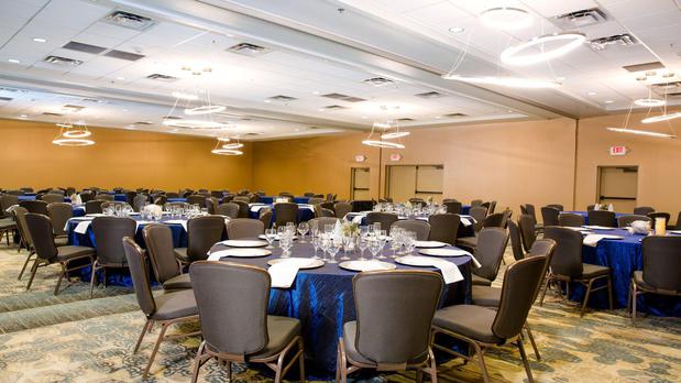 Images Holiday Inn & Suites Phoenix Airport North by IHG