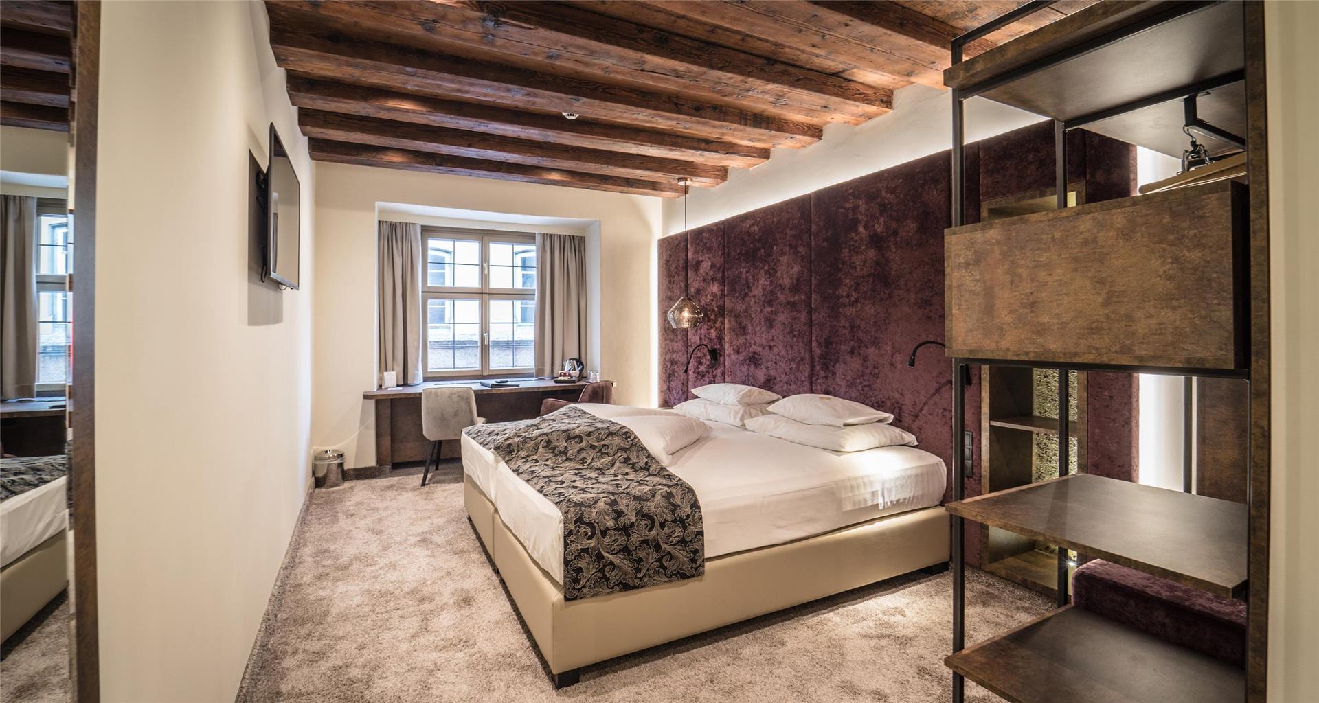 Hotel Goldener Adler, BW Signature Collection, Herzog - Friedrich Str 6 in Innsbruck