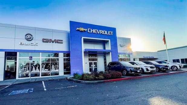 Images Kendall Chevrolet GMC of Eugene