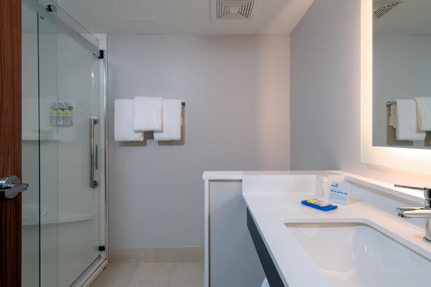 Images Holiday Inn Express & Suites Tulsa Downtown by IHG