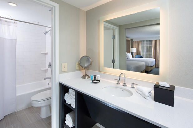 Images Crowne Plaza Melbourne-Oceanfront by IHG