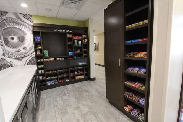 Images Hampton Inn & Suites Dallas Market Center