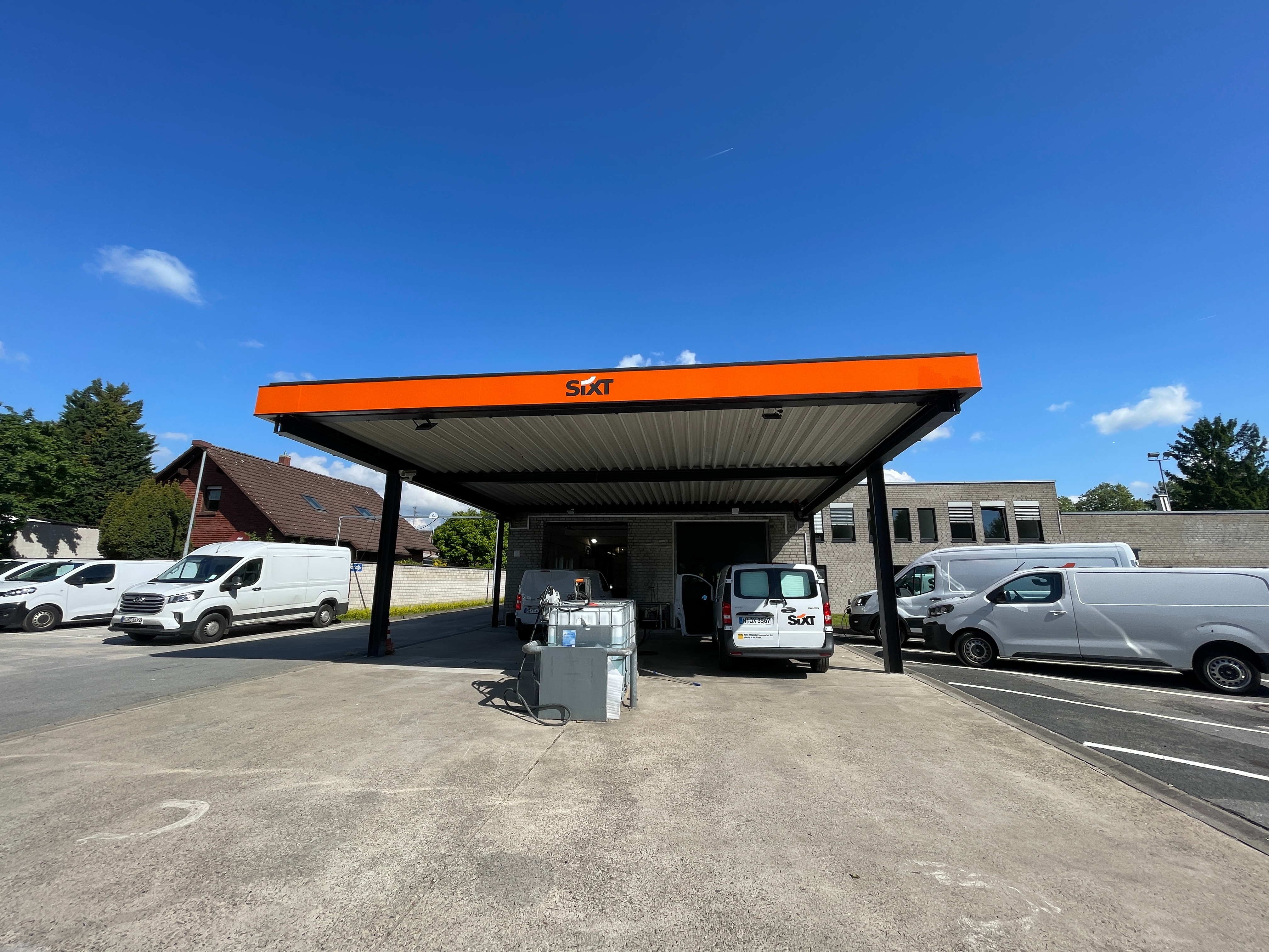 SIXT Truck Center Düsseldorf, Tilde-Klose-Weg 2-4 in Düsseldorf