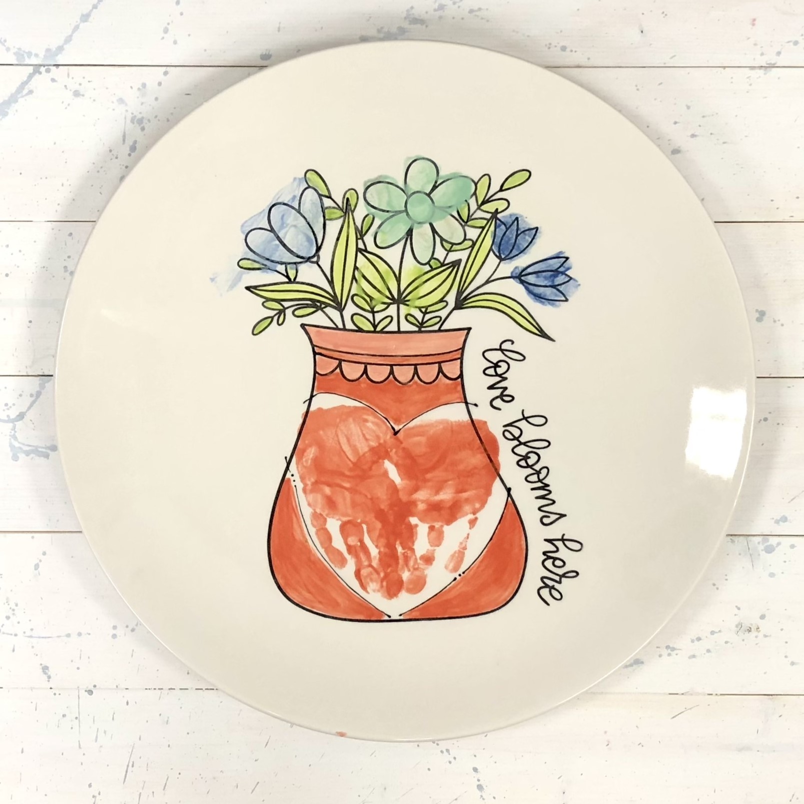 Need an easy Mother's Day gift? Pre-order this project by 4/21! Projects will be screen printed with design chosen and ready to pick up or paint after Friday 4/24.
Paint in the studio, or at home! Just be sure to turn it in by Sunday, May 3rd for glazing and firing so it is ready to pick up by Mother&rsquo;s Day.