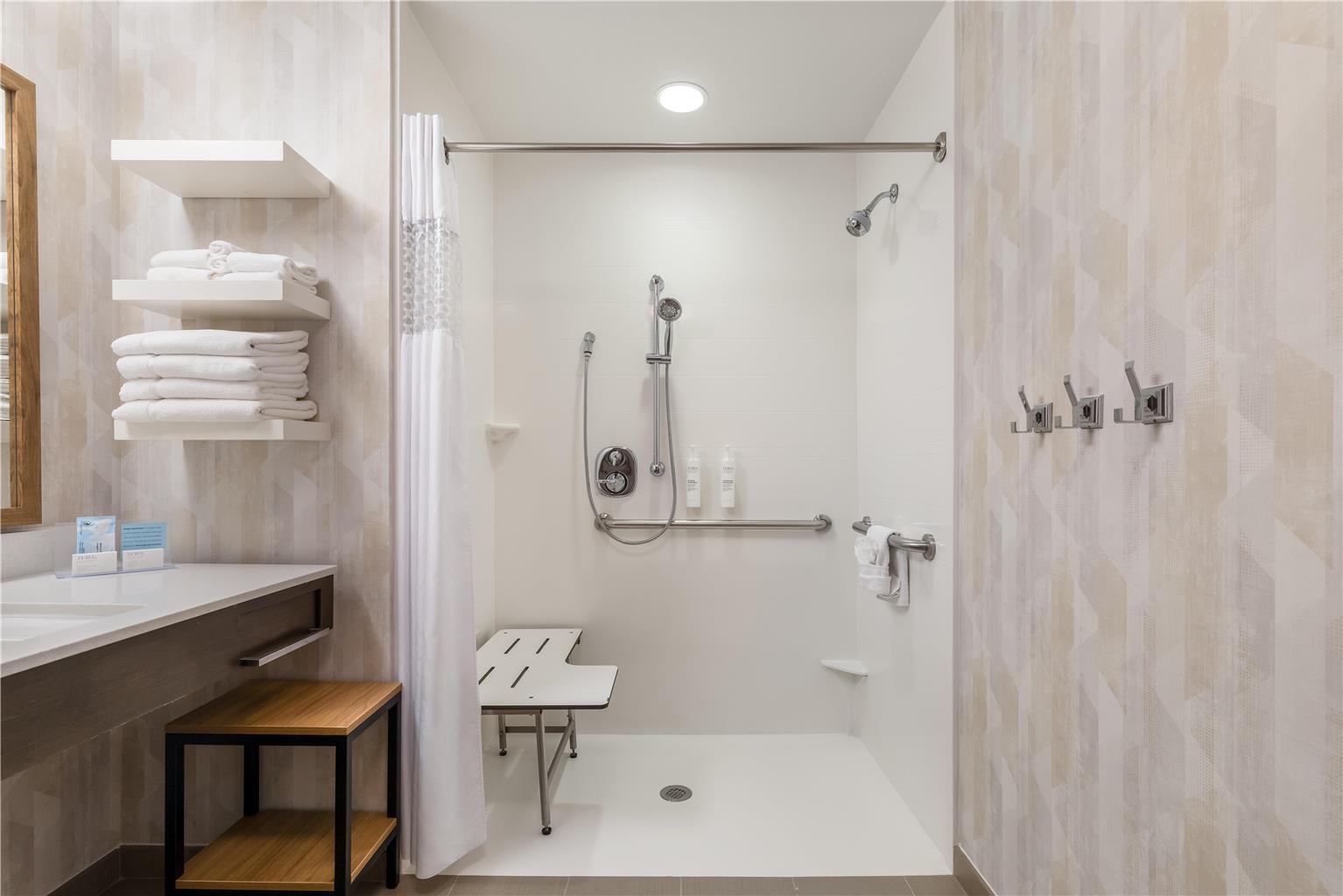 Guest room bath