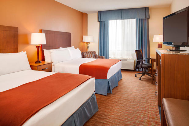 Images Holiday Inn Express & Suites Coralville, an IHG Hotel
