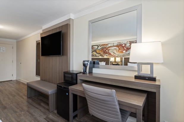 Images Crowne Plaza Executive Center Baton Rouge by IHG