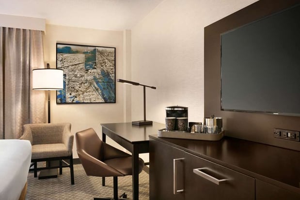 Images DoubleTree by Hilton McLean Tysons