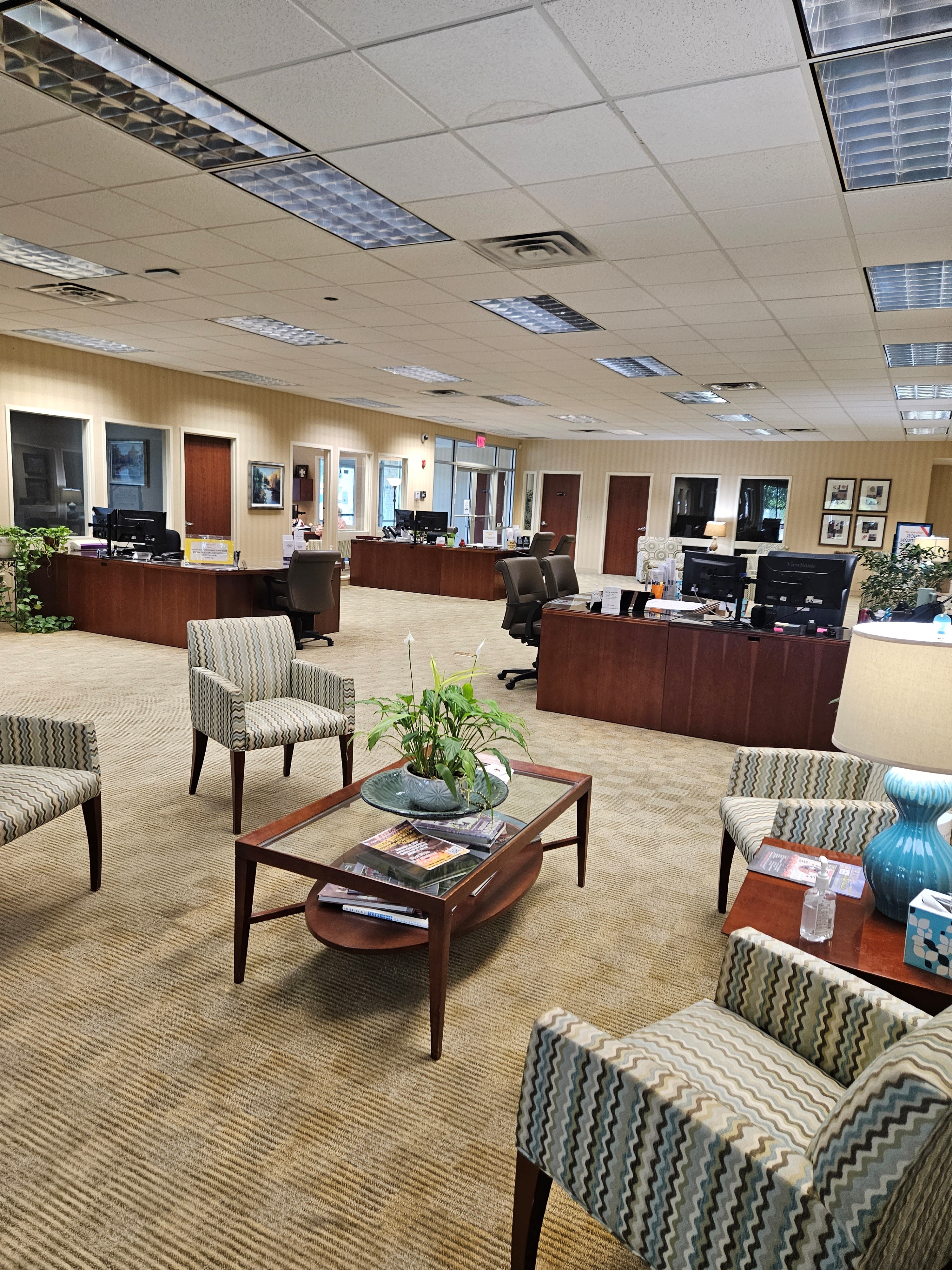 First United Bank - Pottsboro - interior customer seating area