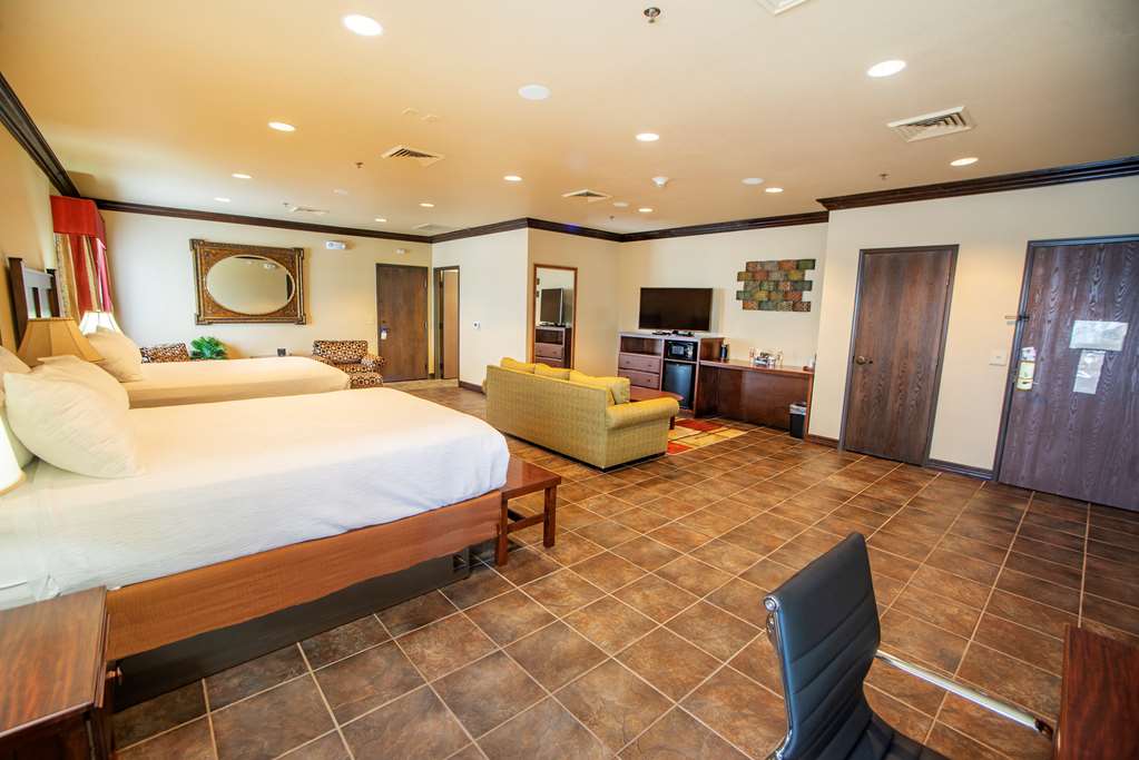 Governor Suite Best Western Plus Cimarron Hotel & Suites Stillwater (405)372-2878