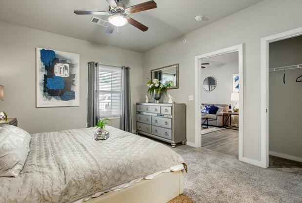 Images Urban Oaks at Conroe